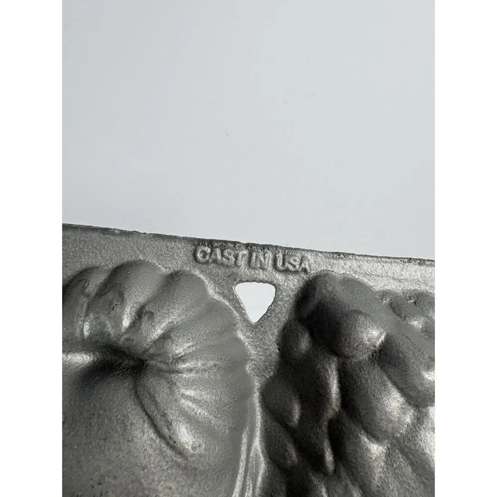 John Wright Co Cast Iron 1989 Seashell Baking Cake Bread Pan Mold USA